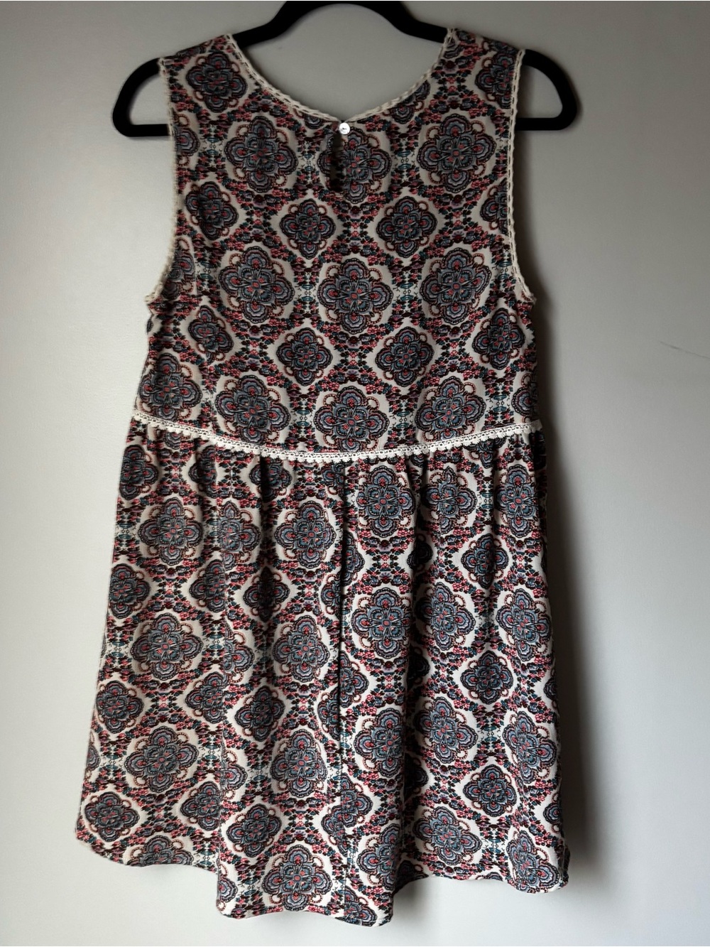 Patterned Sleeveless top - Picture 2 of 3